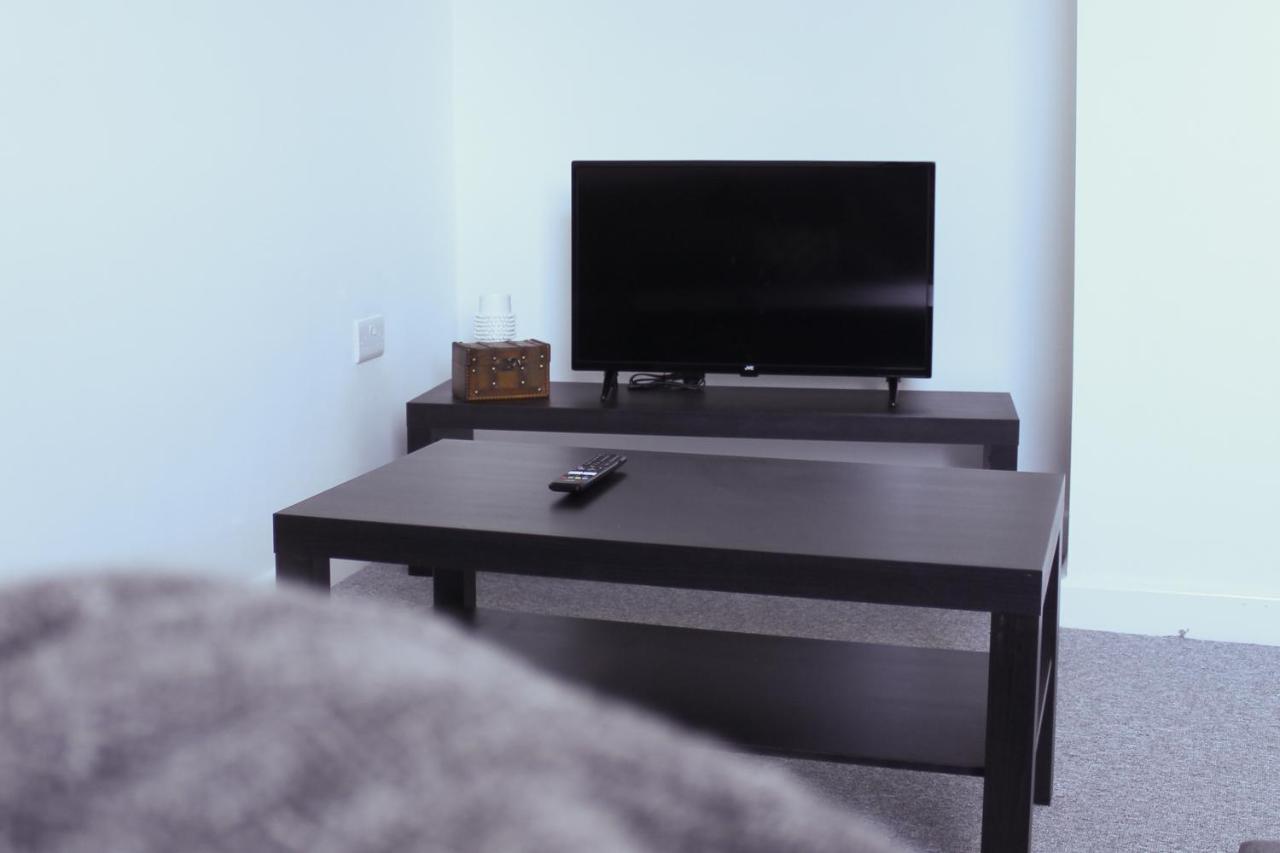 Stylish 1Br Apartment In The Heart Of Heywood Екстериор снимка