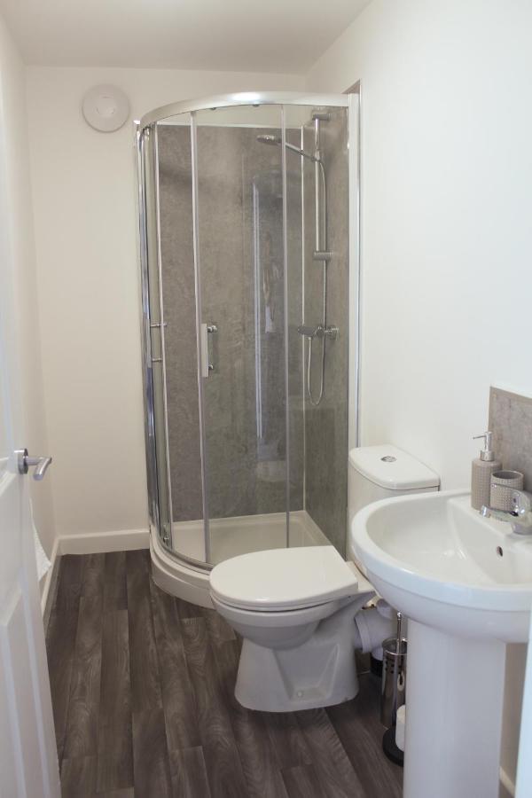 Stylish 1Br Apartment In The Heart Of Heywood Екстериор снимка
