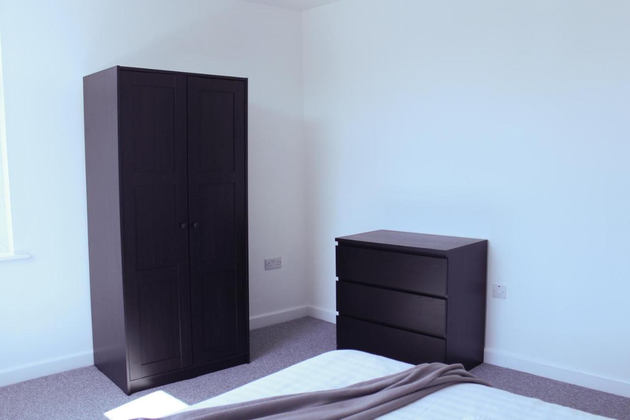 Stylish 1Br Apartment In The Heart Of Heywood Екстериор снимка