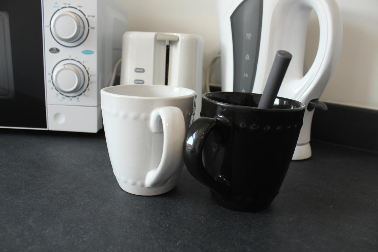 Stylish 1Br Apartment In The Heart Of Heywood Екстериор снимка